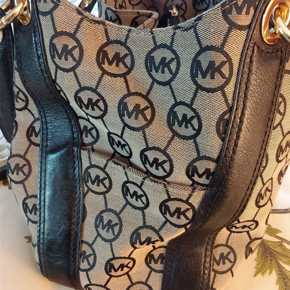 Michael Kors Ludlow Jacquard Bag - Picture 5 of 8